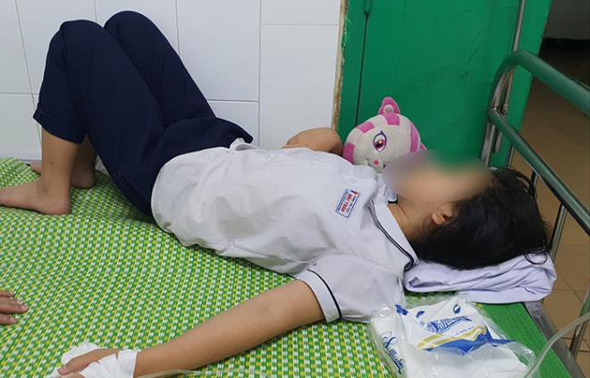 uong nuoc ngot co giao mang den, hang chuc em phai nhap vien hinh 1
