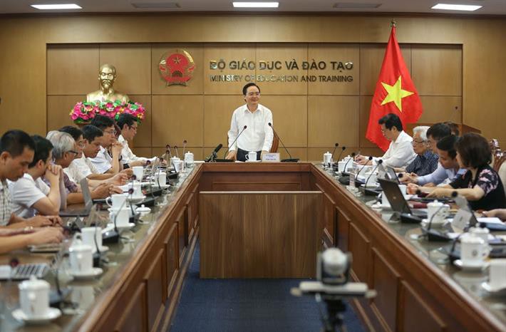 bo truong bo gd-dt: se co quy che rieng ve hoc online va muc thu hoc phi hinh 1