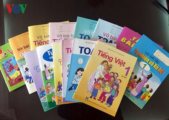 sach giao khoa lop 1 phai den tay hoc sinh truoc 15/8 hinh 1