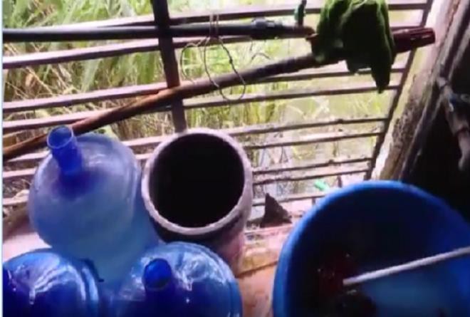 nuoc dong binh lay tu muong nuoc thai tung duoc cung cap cho hoc sinh tieu hoc hinh 3