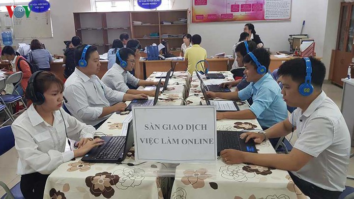 hang tram ld tim duoc viec qua phien giao dich viec lam truc tuyen hinh 1