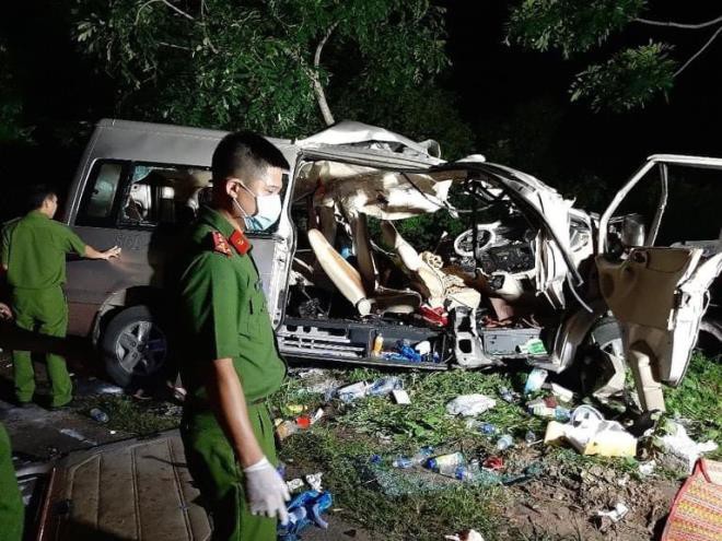 2 xe doi dau khien 8 nguoi chet o binh thuan: he lo nguyen nhan  hinh 1