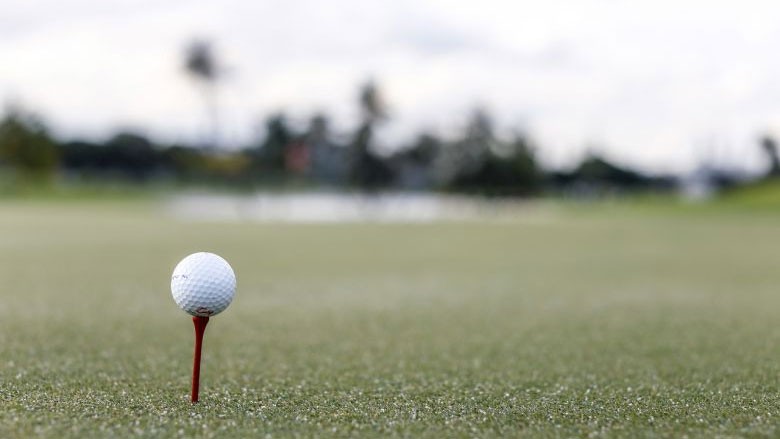 khach choi golf duong tinh sars-cov-2, ca cau lac bo bi phong toa hinh 1