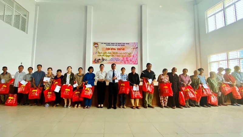 novaland mang tet tron ven du day va am ap den nhieu ho gia dinh hinh 4