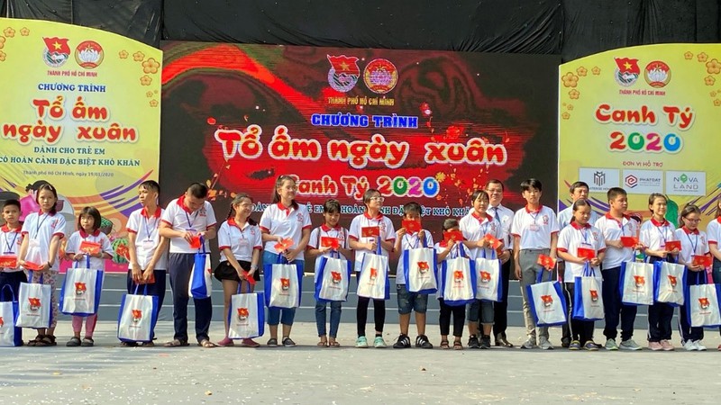 novaland mang tet tron ven du day va am ap den nhieu ho gia dinh hinh 7