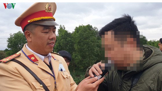 cac tai xe deu noi "khong" voi ruou bia trong ngay tet hinh 1