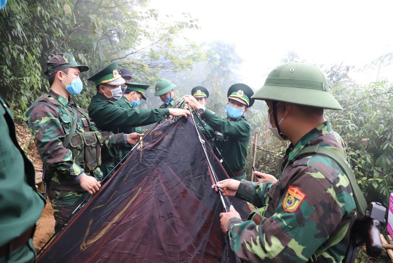 sua co gai ha lan chung tay cung chien si bien phong day lui covid-19 hinh 5