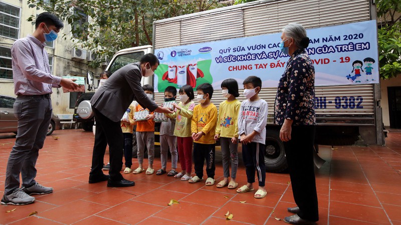 mang 1quy sua vuon cao viet nam mang 7 trieu ly sua den voi tre em kho khan tren ca nuoc hinh 2