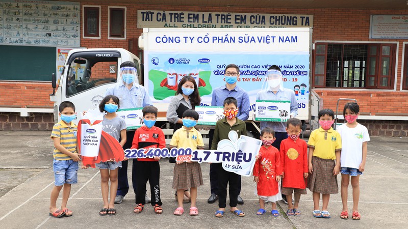 mang 1quy sua vuon cao viet nam mang 7 trieu ly sua den voi tre em kho khan tren ca nuoc hinh 3