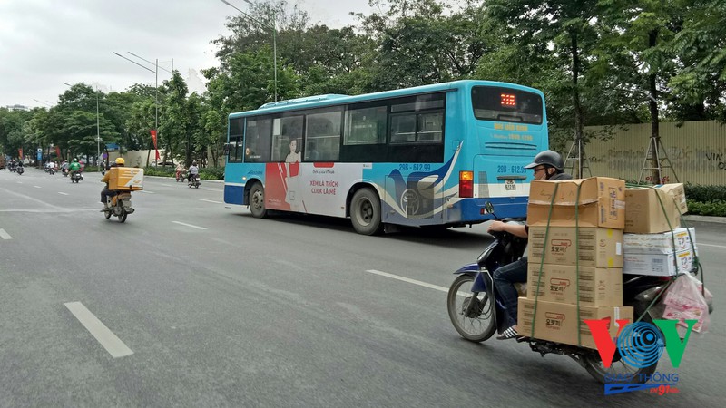xe buyt ha noi hoat dong the nao trong nhung ngay dau giam gian cach? hinh 2