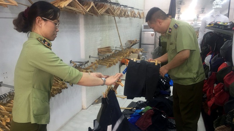 kinh doanh hang nhai thuong hieu truoc mat co quan chuc nang hinh 2