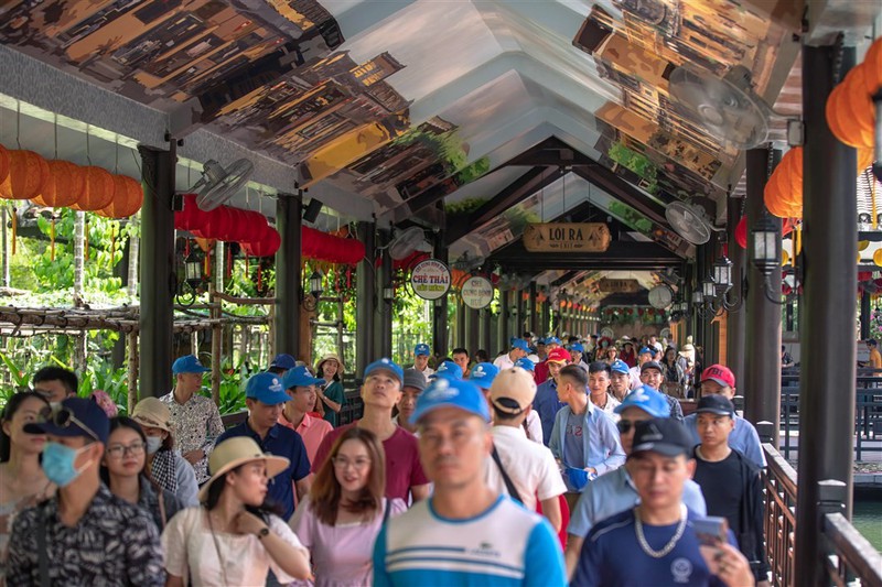 ba na hills kich cau khung thu hut du khach tro lai hinh 1
