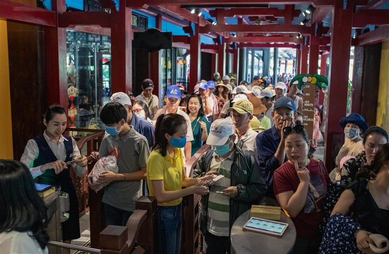 ba na hills kich cau khung thu hut du khach tro lai hinh 2