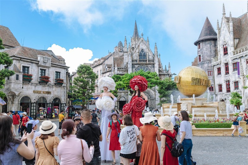 ba na hills kich cau khung thu hut du khach tro lai hinh 3