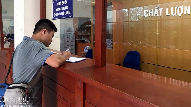 2 loai phi trong linh vuc canh tranh duoc giam 50% het nam 2020 hinh 1
