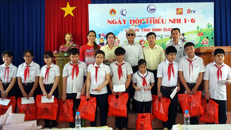 hon 100 tre em khiem thi co hoan canh kho khan nhan qua cua tan hiep phat hinh 1