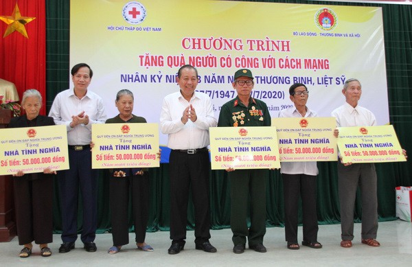 pho thu tuong truong hoa binh vieng nghia trang liet si tai quang tri hinh 2