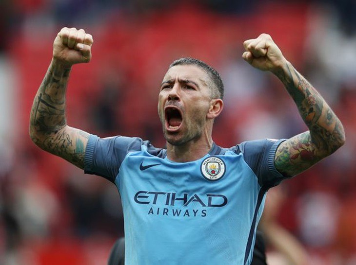 cham diem sunderland 0-2 man city: aguero, sane thua "lao tuong" toure hinh 7