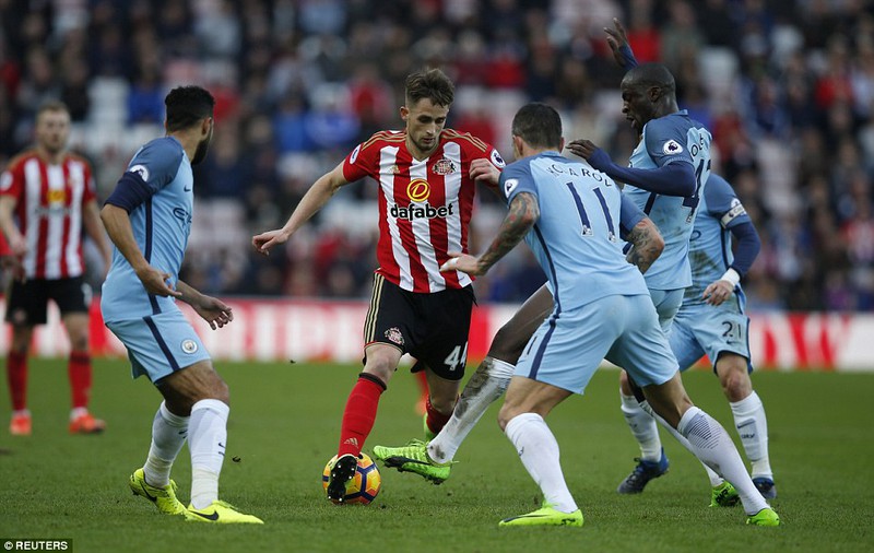 cham diem sunderland 0-2 man city: aguero, sane thua "lao tuong" toure hinh 3