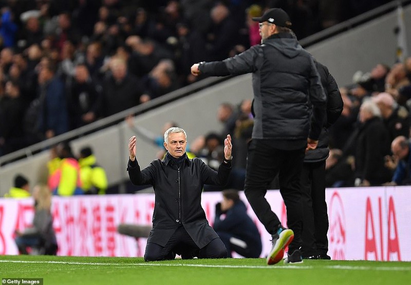 tottenham va mourinho guc nga truoc suc manh vuot troi cua liverpool hinh 9