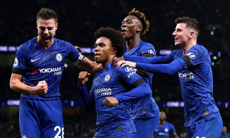 top 10 doi bong kiem tien "khung" nhat nam 2019: barca dung dau, mu thu ba hinh 2