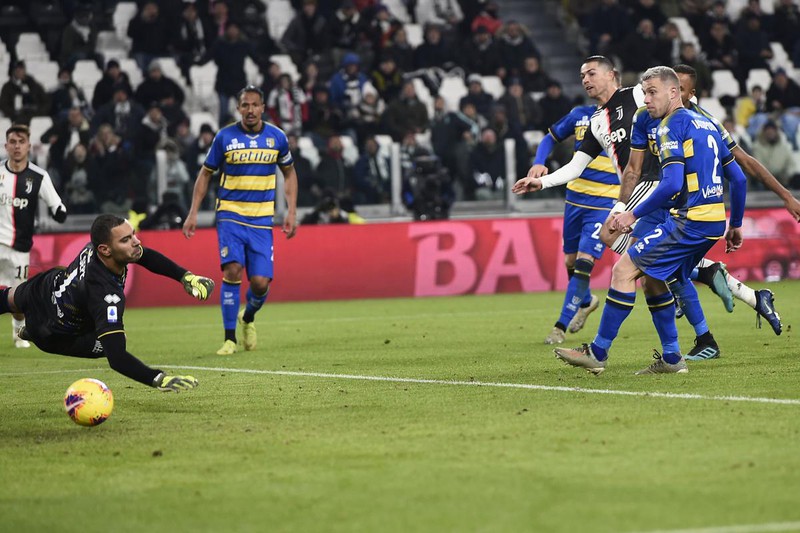 can canh: phong do choi sang cua ronaldo trong tran juventus 2-1 parma hinh 5