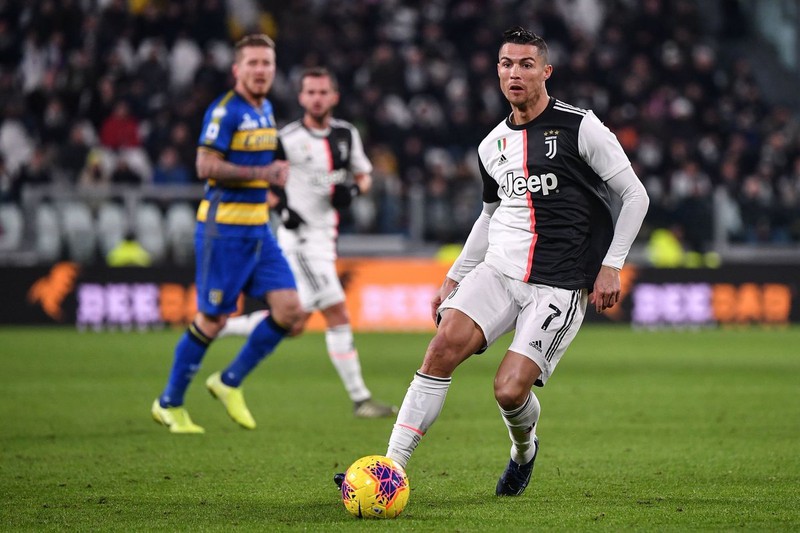 can canh: phong do choi sang cua ronaldo trong tran juventus 2-1 parma hinh 10