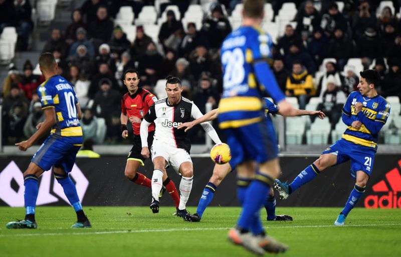 can canh: phong do choi sang cua ronaldo trong tran juventus 2-1 parma hinh 3