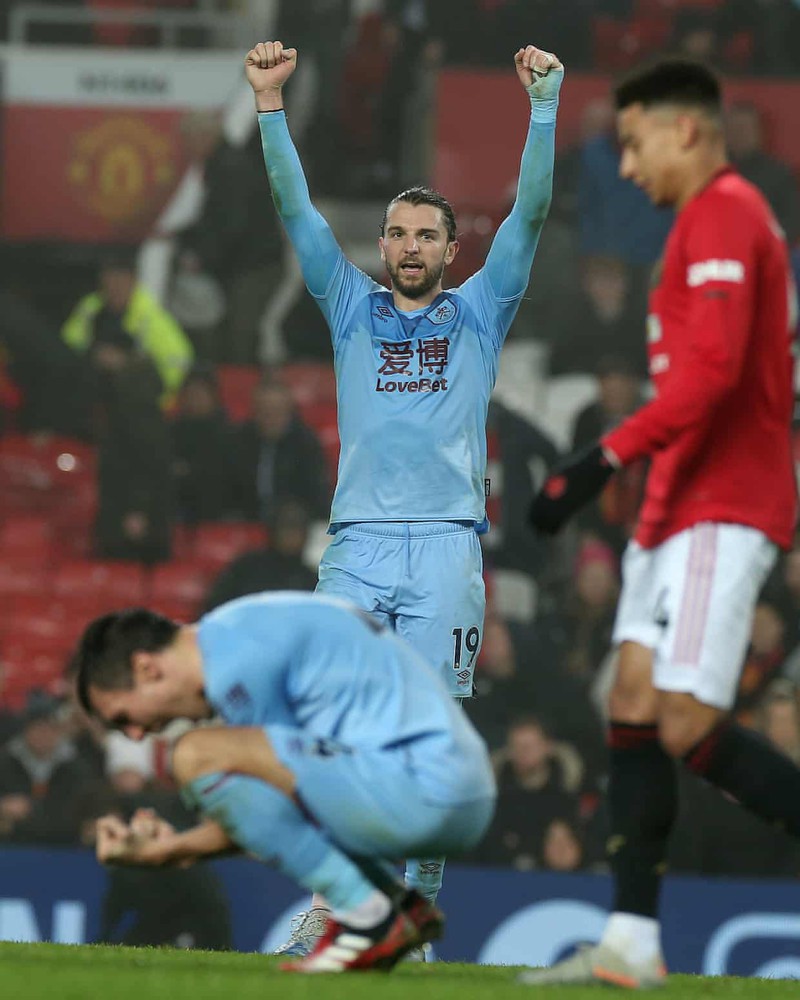toan canh mu 0-2 burnley: ngay thi dau dang quen cua harry maguire hinh 13