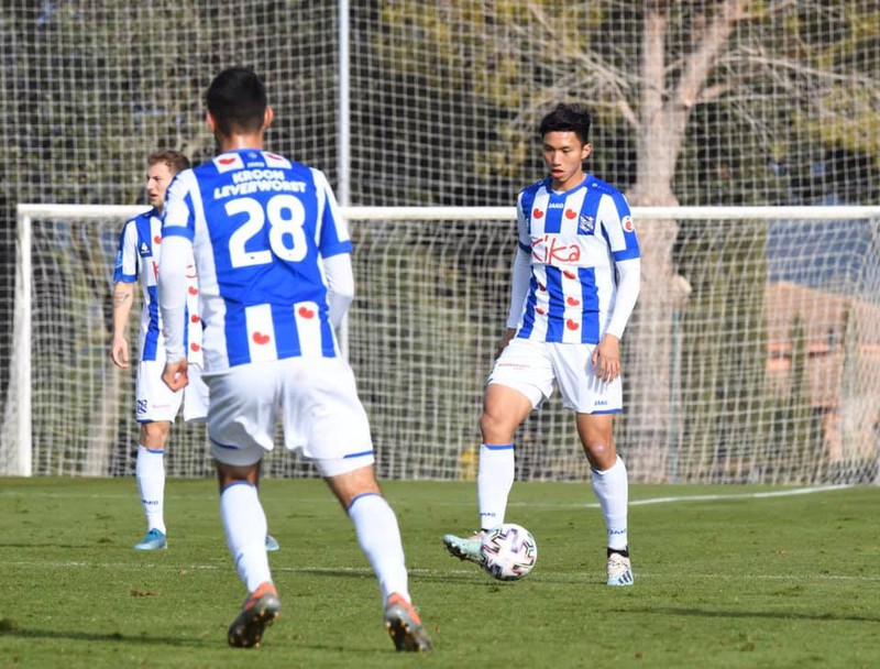 van hau va dong doi an mung heerenveen vao tu ket cup quoc gia ha lan hinh 8