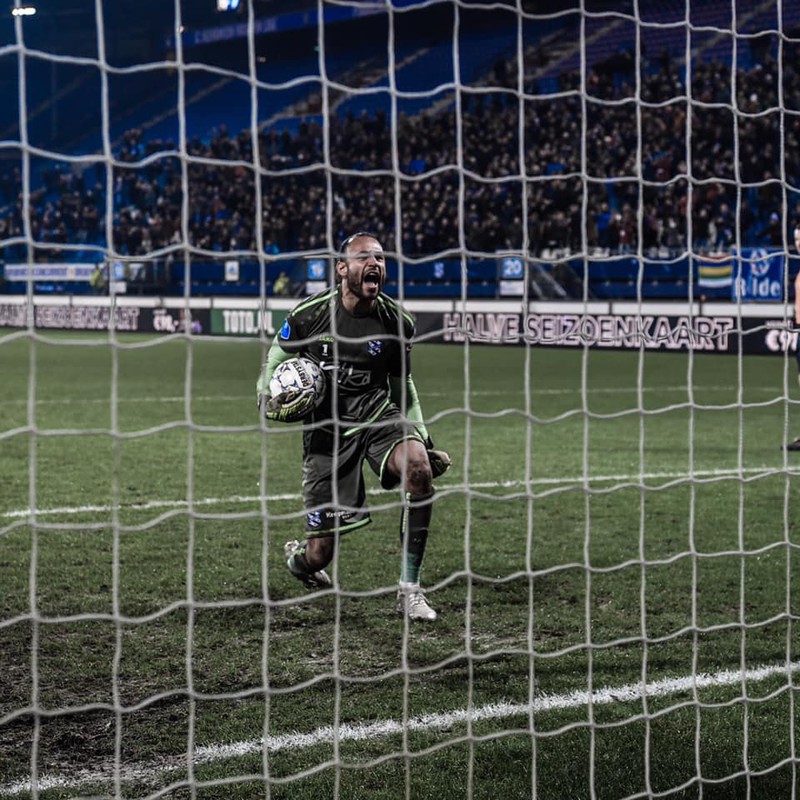 van hau va dong doi an mung heerenveen vao tu ket cup quoc gia ha lan hinh 7