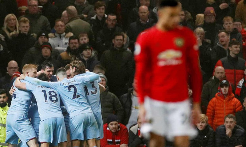 tuong thuat mu 0-2 burnley: vong 24 premier league 2019/2020 hinh 1