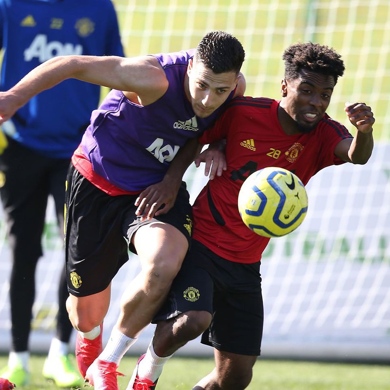 dan sao mu miet mai "luyen cong" khi premier league nghi dong hinh 3