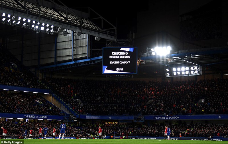 hai tinh huong gay tranh cai du doi trong tran mu thang chelsea 2-0 hinh 3