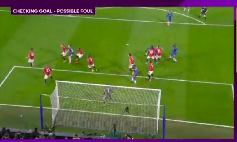 hai tinh huong gay tranh cai du doi trong tran mu thang chelsea 2-0 hinh 6