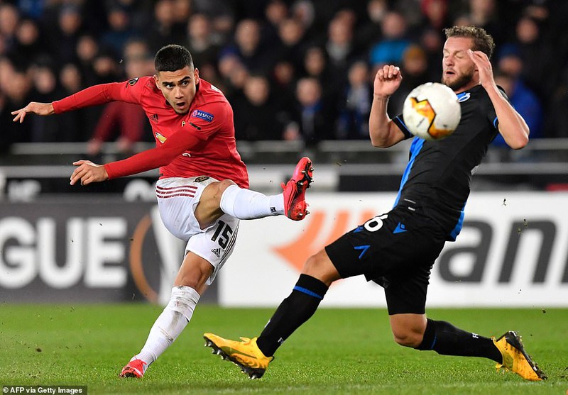 toan canh brugge 1-1 mu: romero sai da co martial sua hinh 11