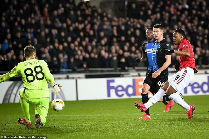 toan canh brugge 1-1 mu: romero sai da co martial sua hinh 6