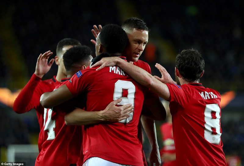 toan canh brugge 1-1 mu: romero sai da co martial sua hinh 8