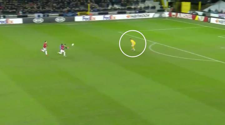toan canh brugge 1-1 mu: romero sai da co martial sua hinh 2