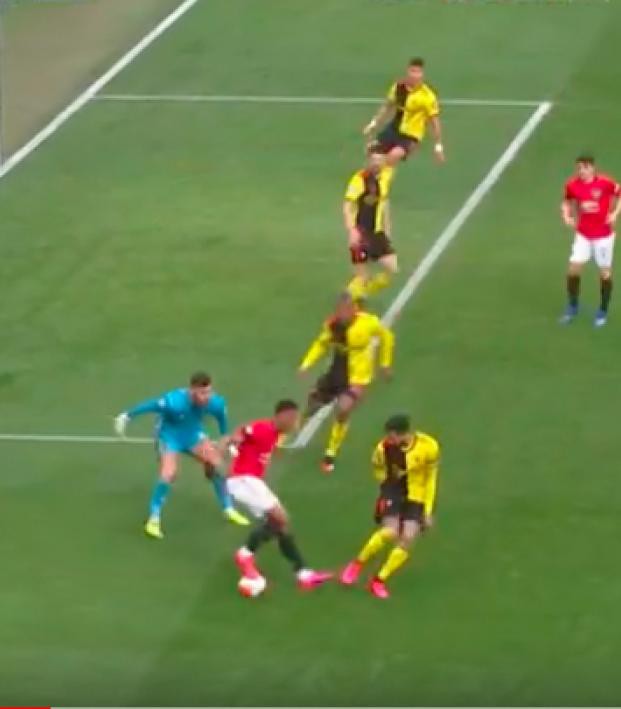 can canh: pha ghi ban dang cap cua martial trong tran mu 3-0 watford hinh 3