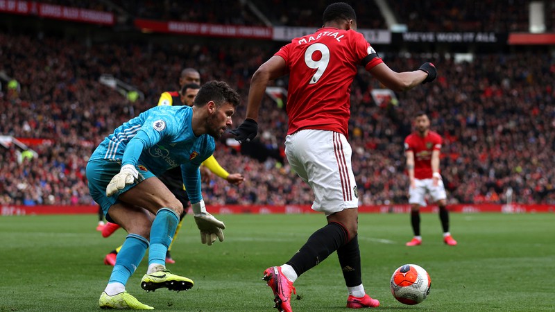can canh: pha ghi ban dang cap cua martial trong tran mu 3-0 watford hinh 2