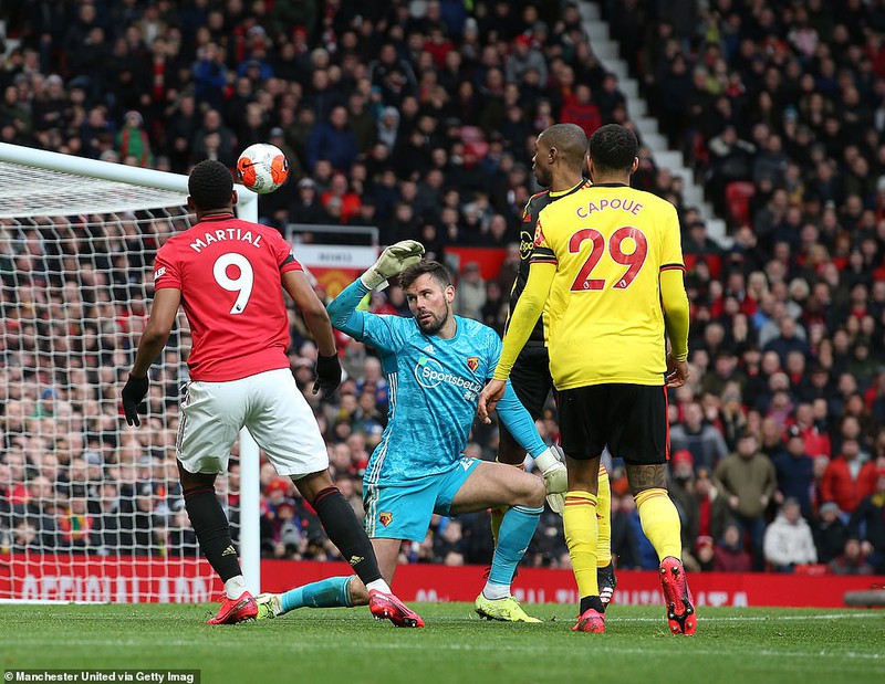 can canh: pha ghi ban dang cap cua martial trong tran mu 3-0 watford hinh 5
