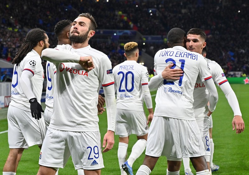 toan canh lyon 1-0 juventus: ronaldo va dong doi thua "lam lung trang bung" hinh 3
