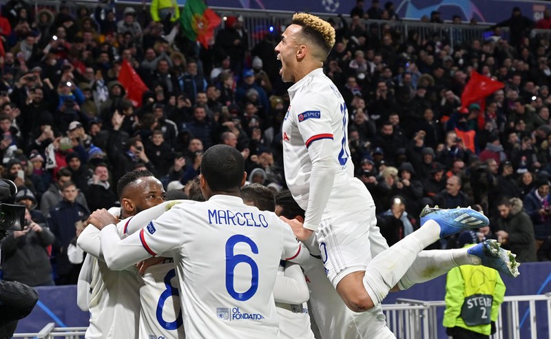 toan canh lyon 1-0 juventus: ronaldo va dong doi thua "lam lung trang bung" hinh 5