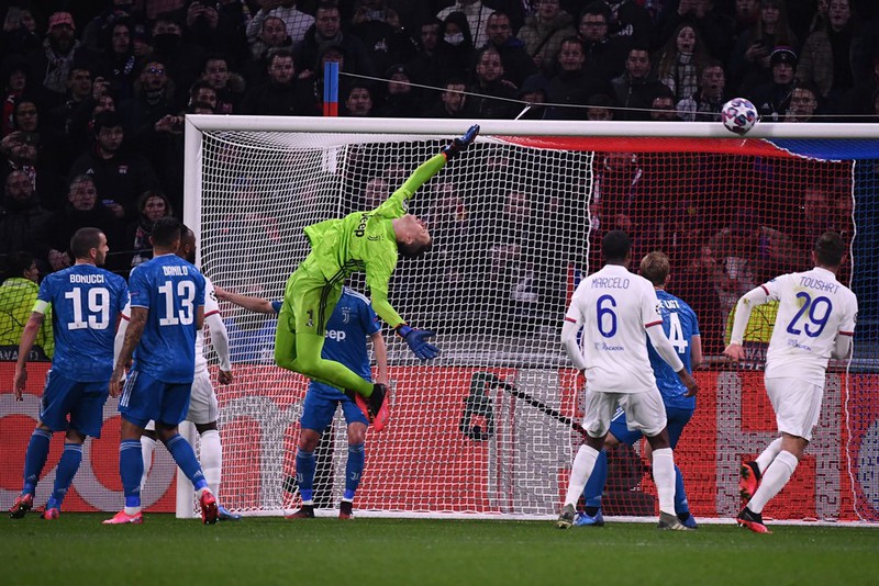 toan canh lyon 1-0 juventus: ronaldo va dong doi thua "lam lung trang bung" hinh 6