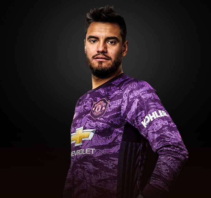doi hinh du kien derby - mu: wayne rooney doi dau bruno fernandes hinh 1