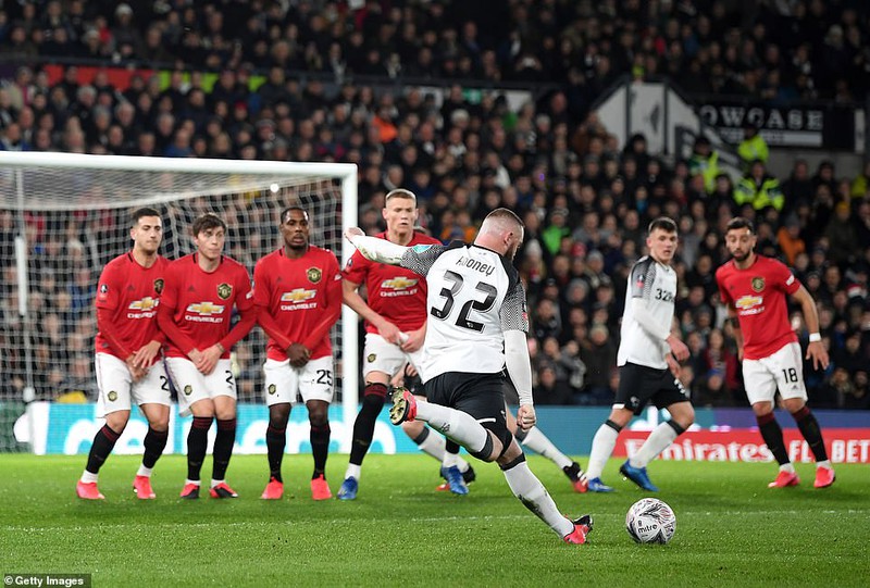 toan canh derby 0-3 mu: rooney "them mot lan dau" khi gap lai quy do hinh 2