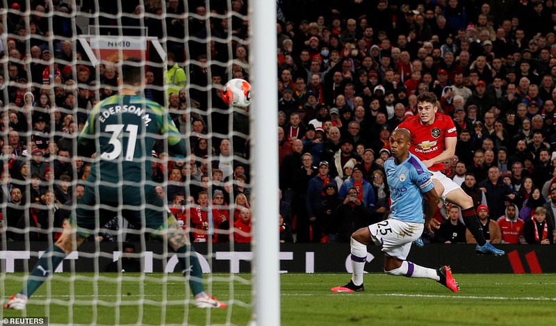 can canh: phong do tham hoa cua ederson trong tran mu 2-0 man city hinh 9
