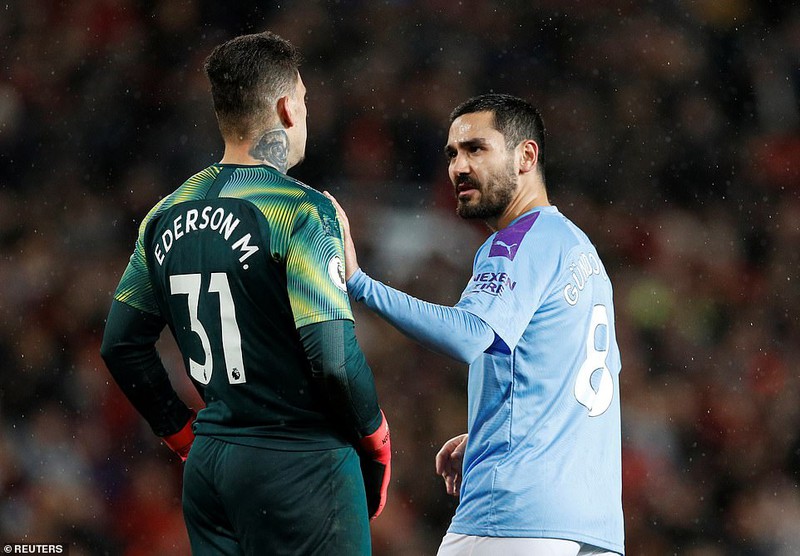 can canh: phong do tham hoa cua ederson trong tran mu 2-0 man city hinh 10