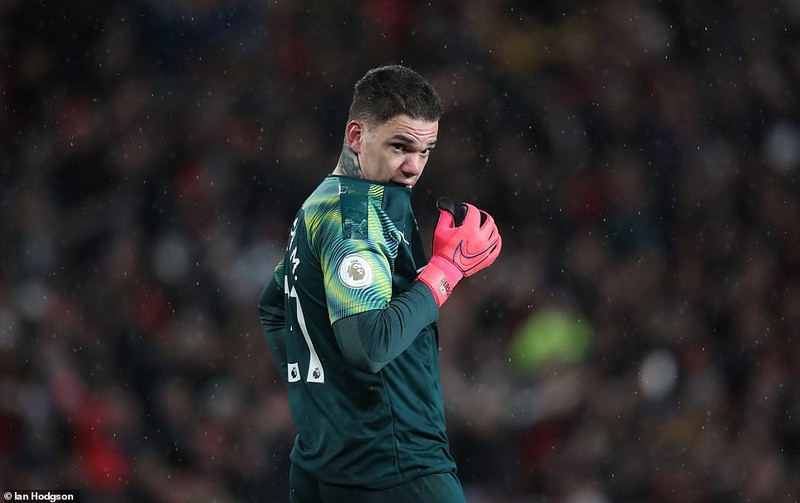 can canh: phong do tham hoa cua ederson trong tran mu 2-0 man city hinh 1